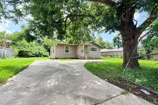 8624 Lawnridge St, Houston, TX 77016 - Photo 2