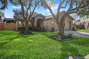 131 Breezy Shore Ct, Dickinson, TX 77539 - Photo 1