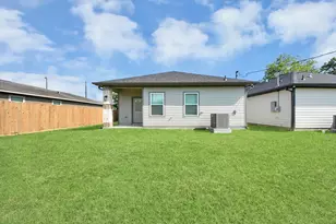 604 Miriam St, Baytown, TX 77520 - Photo 4