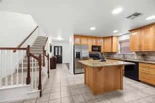 202 W Misty Dawn Dr, The Woodlands, TX 77385 - Photo 8