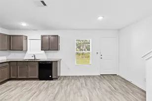 189 Curry St, Livingston, TX 77351 - Photo 2