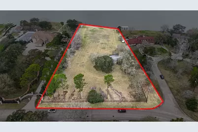 205 Lakeshore Drive, Seabrook, TX 77586 - Photo 2