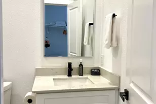 203 S Lockwood Dr, Houston, TX 77011 - Photo 12