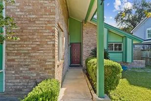 7715 Candlegreen Ln, Houston, TX 77071 - Photo 2