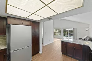 7715 Candlegreen Ln, Houston, TX 77071 - Photo 10