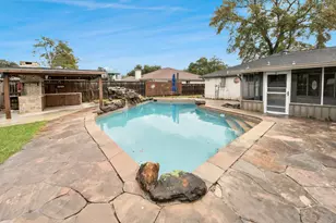 11830 Burlingame Dr, Houston, TX 77099 - Photo 22