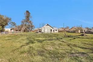 203 W Powell St, Willis, TX 77378 - Photo 28
