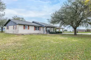 2042 US Hwy 77, Lott, TX 76656 - Photo 8