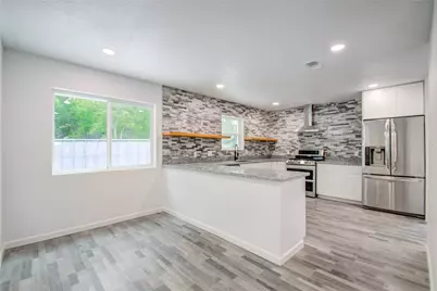 550 Roanoke Drive, Conroe, TX 77302 - Photo 6