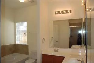 111 Cheyenne River Dr, La Marque, TX 77568 - Photo 4