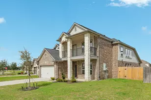 23409 Vineyard Dr, Alvin, TX 77511 - Photo 2