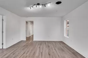 2416 Cumberland St, Houston, TX 77023 - Photo 8