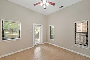 2045 W 14th 1/2 St, Houston, TX 77008 - Photo 4