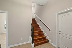 2045 W 14th 1/2 St, Houston, TX 77008 - Photo 2