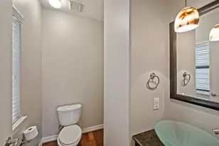 2045 W 14th 1/2 St, Houston, TX 77008 - Photo 16