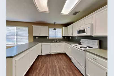 149 Bristol Bend Lane, Dickinson, TX 77539 - Photo 2