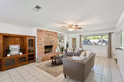 9214 Bronco Drive, Houston, TX 77055 - Photo 10