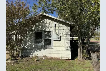 619 N Dunbar Street, Electra, TX 76360 - Photo 2