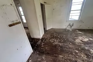 619 N Dunbar St, Electra, TX 76360 - Photo 4