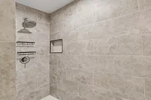 10718 Longmont Dr, Houston, TX 77042 - Photo 20