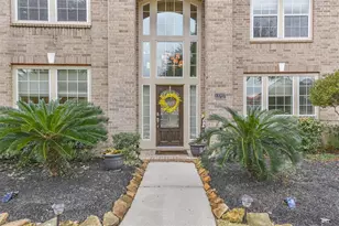 13707 Elm Shores Dr, Houston, TX 77044 - Photo 2