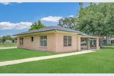 709 S McCarty Avenue, Eagle Lake, TX 77434 - Photo 4