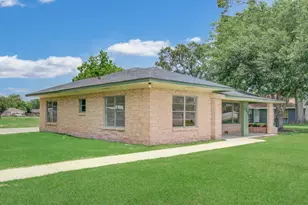 709 S McCarty Ave, Eagle Lake, TX 77434 - Photo 4