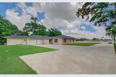 709 S McCarty Avenue, Eagle Lake, TX 77434 - Photo 2