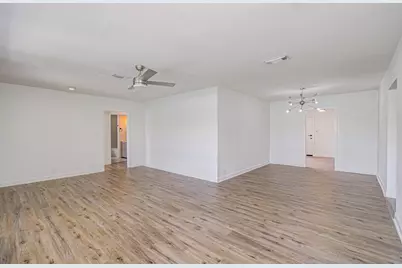 709 S McCarty Avenue, Eagle Lake, TX 77434 - Photo 12
