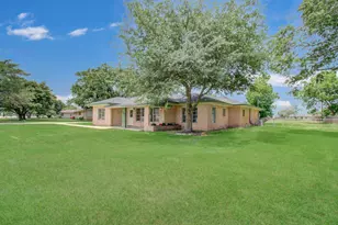 709 S McCarty Ave, Eagle Lake, TX 77434 - Photo 6