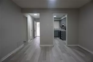 1913 Normal Park Dr, Huntsville, TX 77340 - Photo 10