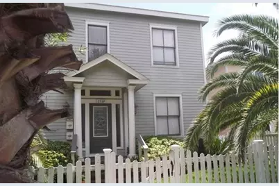 2519 Ave P 1/2 #4, Galveston, TX 77550 - Photo 2
