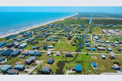 117 N Mae Circle, Crystal Beach, TX 77650 - Photo 6