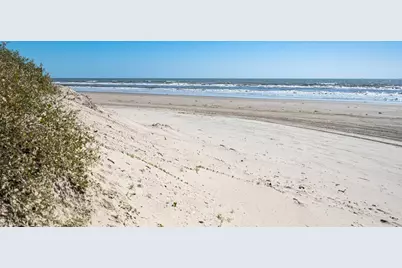 117 N Mae Circle, Crystal Beach, TX 77650 - Photo 10