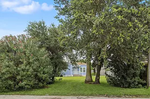 5813 Ave S 1/2, Galveston, TX 77551 - Photo 4