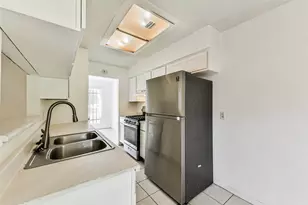 12203 Cape Hyannis Dr, Houston, TX 77048 - Photo 4