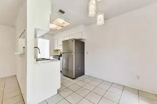 12203 Cape Hyannis Dr, Houston, TX 77048 - Photo 4