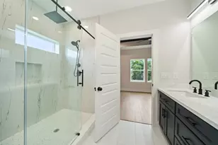 1003 E 33rd St, Houston, TX 77022 - Photo 30