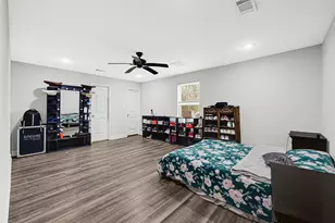 1300 Cypress St, Baytown, TX 77520 - Photo 14