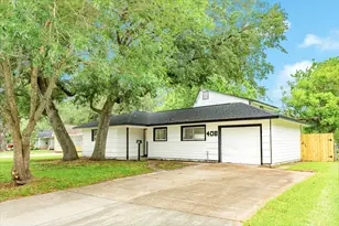 408 Gardenia St, Lake Jackson, TX 77566 - Photo 1