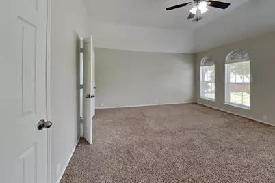 18706 Woodglen Shadows Drive, Humble, TX 77346 - Photo 14