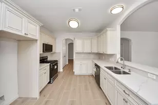 7925 Diamond Oak Dr, Texas City, TX 77591 - Photo 10