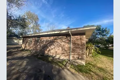 4306 Saratoga Drive, Houston, TX 77088 - Photo 10