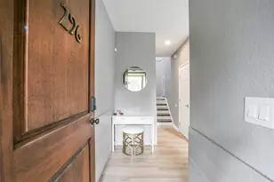 296 Litchfield Ln, Houston, TX 77024 - Photo 2