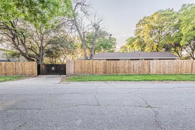 6003 De Moss Drive, Houston, TX 77081 - Photo 2