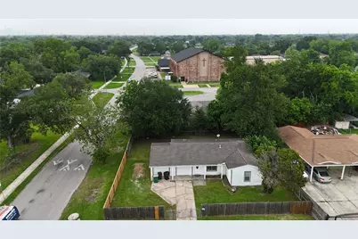 5103 Willow Glen Drive, Houston, TX 77033 - Photo 22