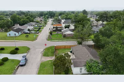 5103 Willow Glen Drive, Houston, TX 77033 - Photo 24