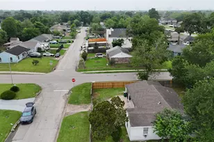 5103 Willow Glen Dr, Houston, TX 77033 - Photo 24