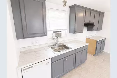5103 Willow Glen Drive, Houston, TX 77033 - Photo 10