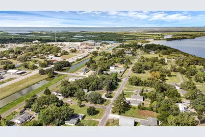 718 Main Street, Anahuac, TX 77514 - Photo 16